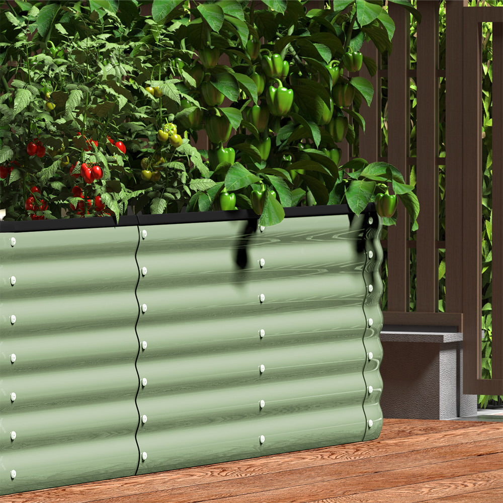  Durable outdoor garden bed with horizontal tie rods and sturdy metal construction